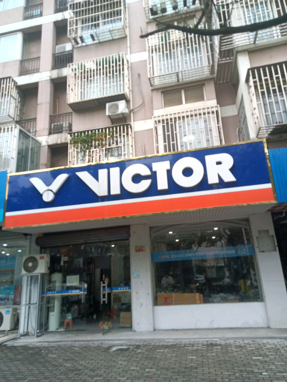 VVICTOR