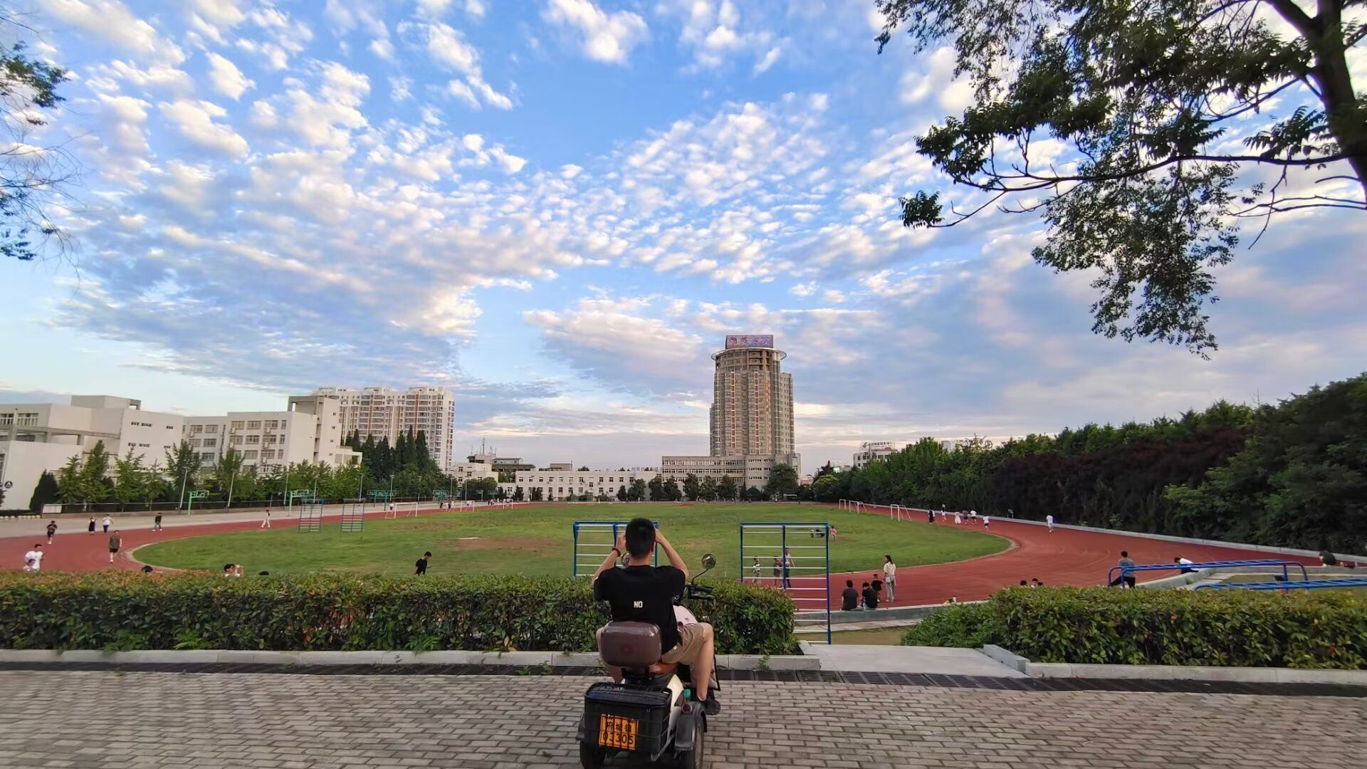 安徽科技工程大学东区操场