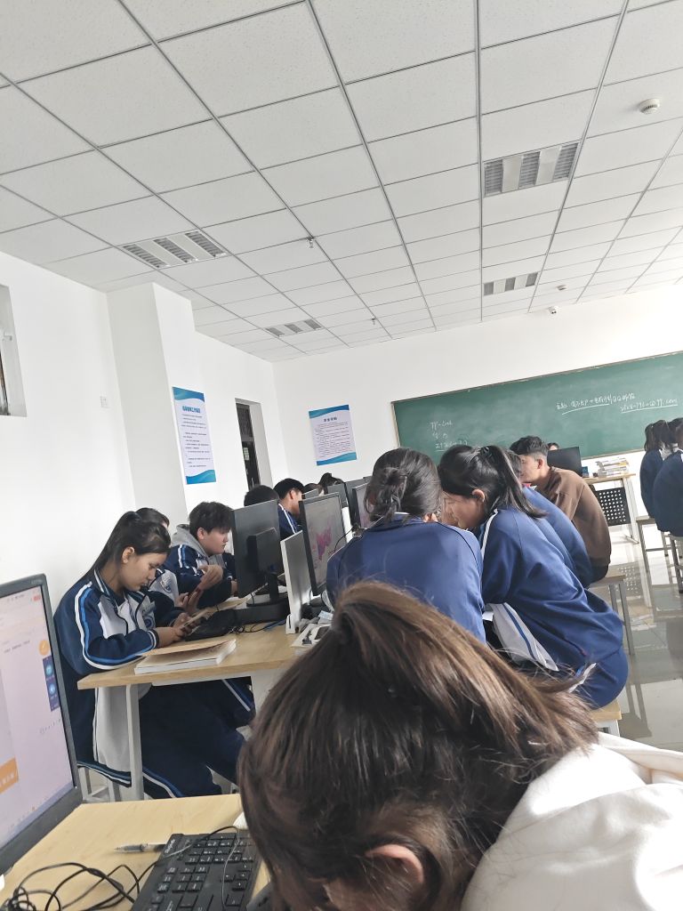 伊犁哈萨克自治州高级技工学校