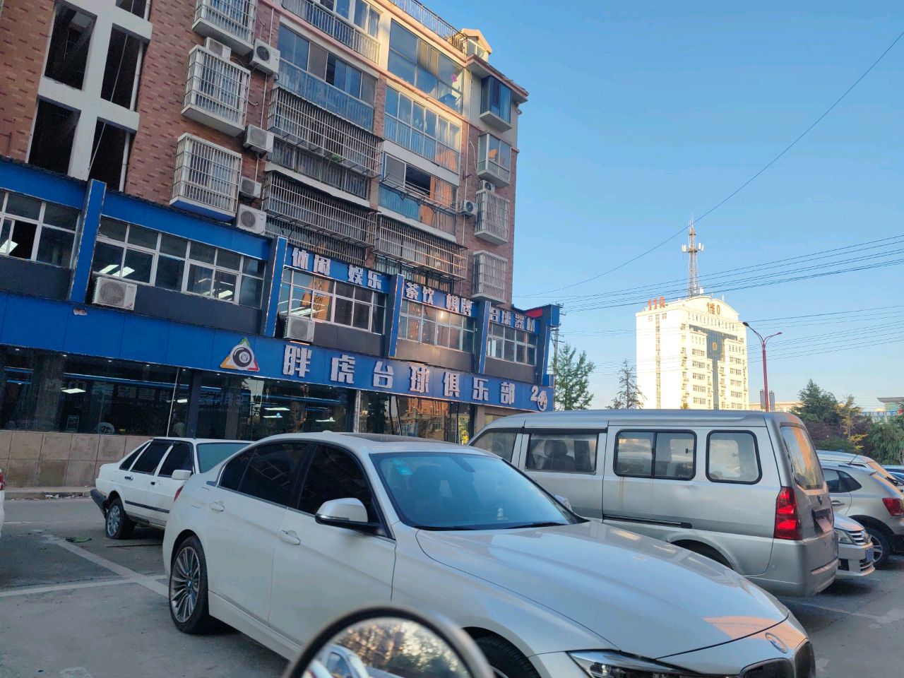 祸舷胖虎佃台球