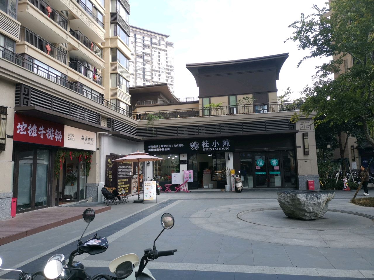 巷口啃牛坊地摊牛排锅