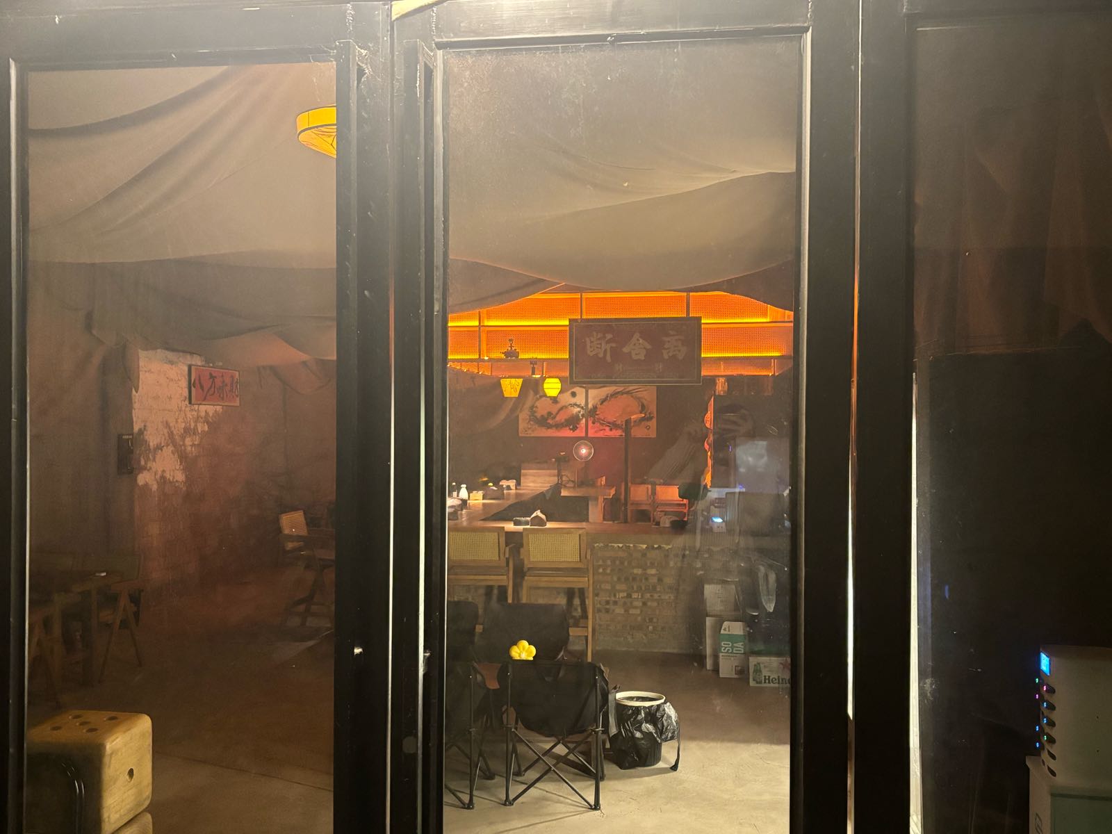 里边·咖啡·酒馆