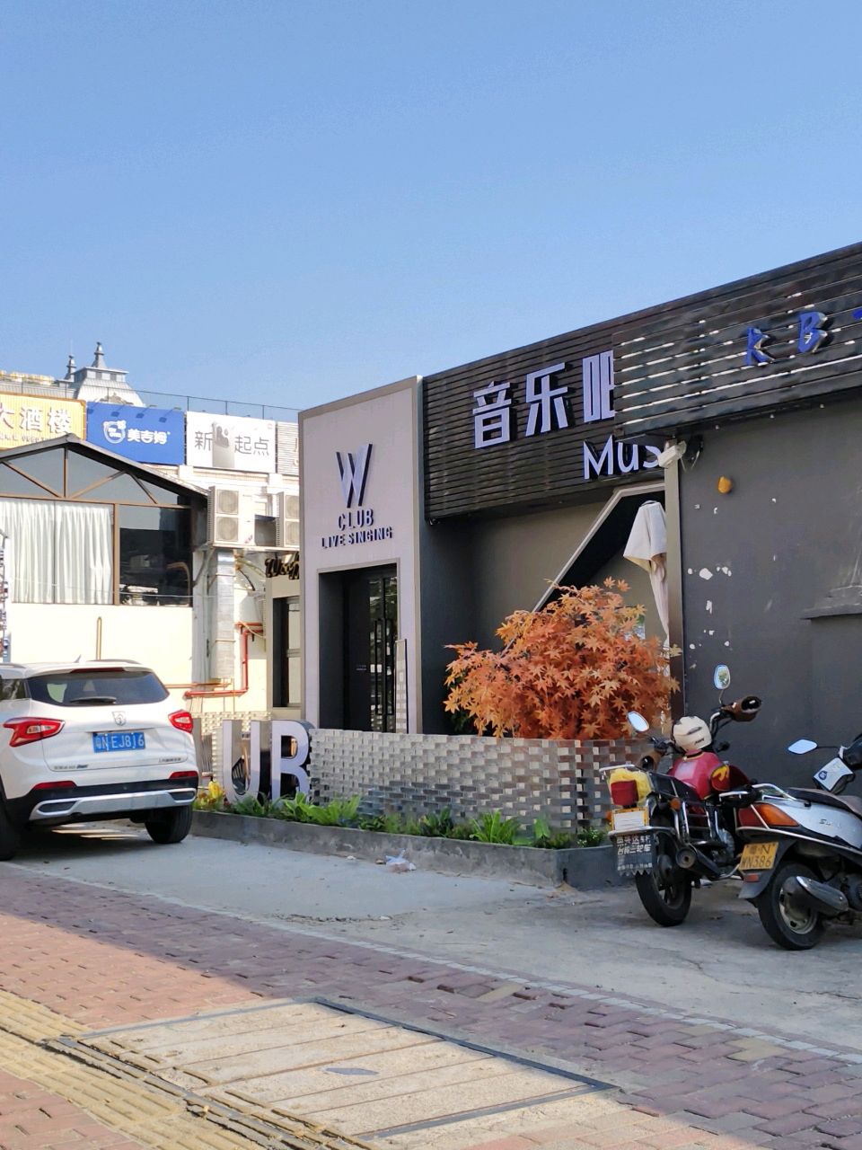 W CLUB
