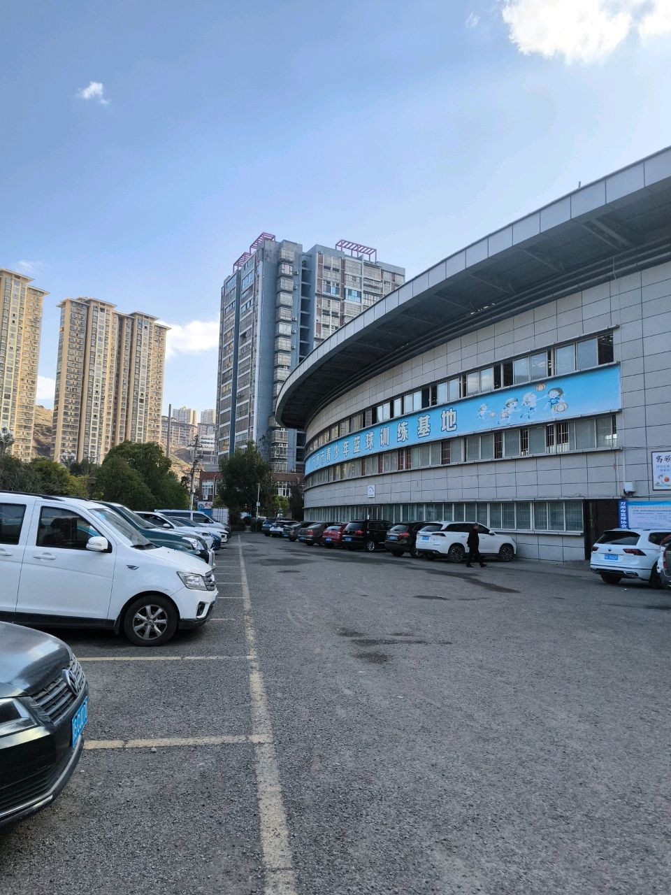 万源市青少年篮球训练基地