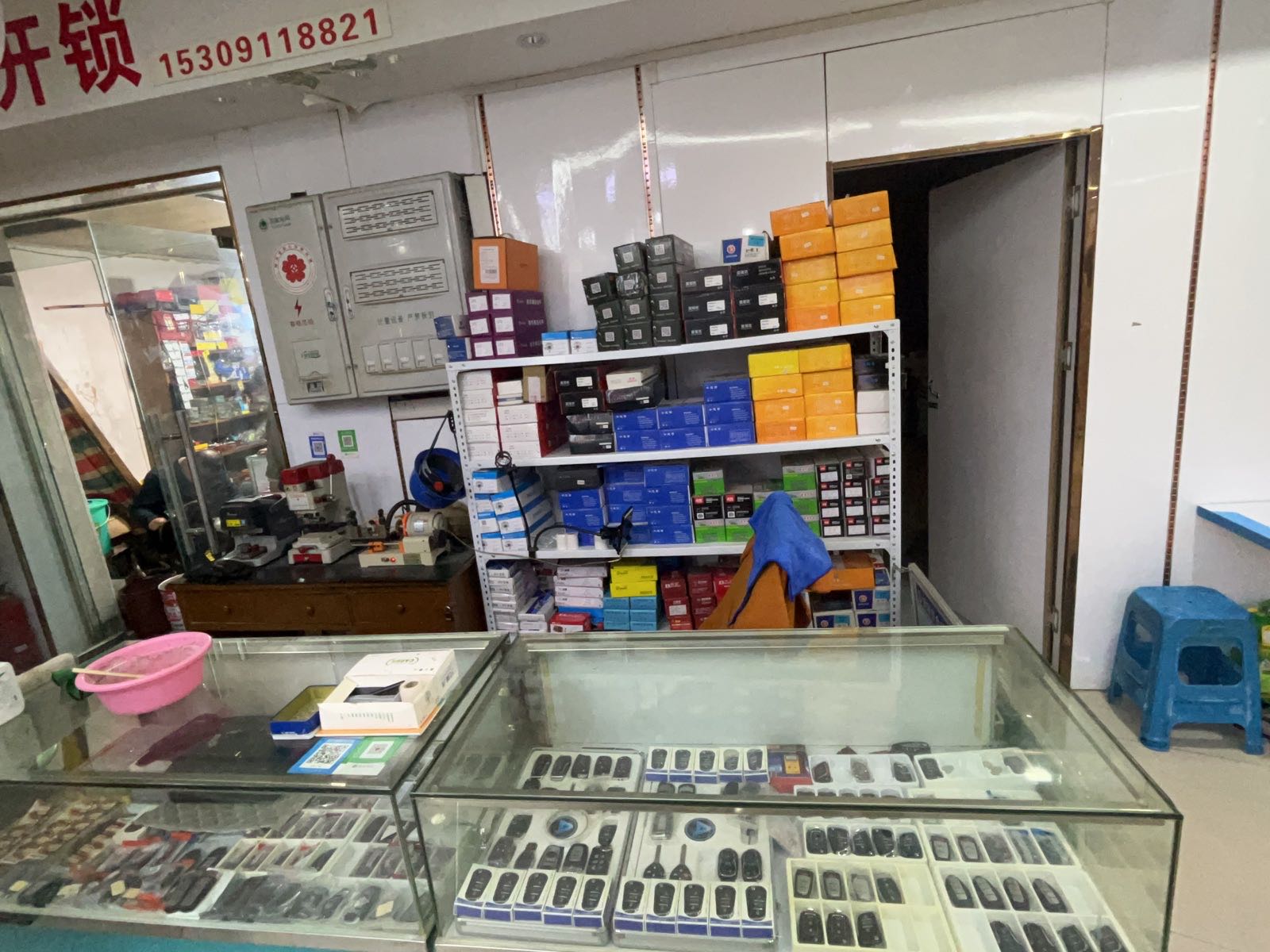 万锁能开锁汽车钥匙