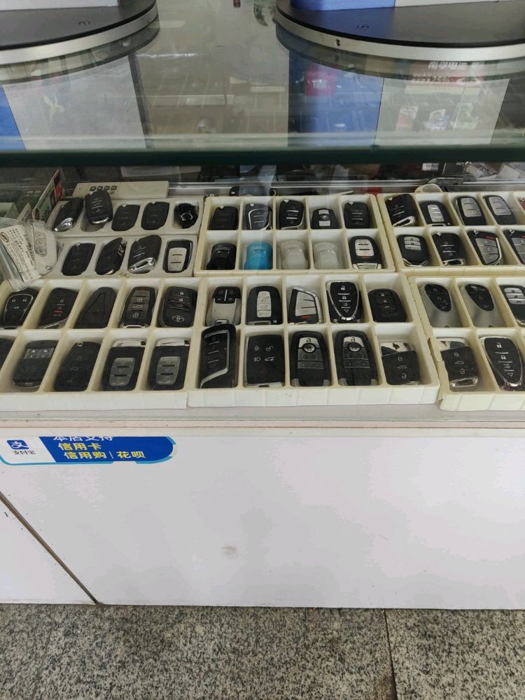 兄弟开锁汽车钥匙