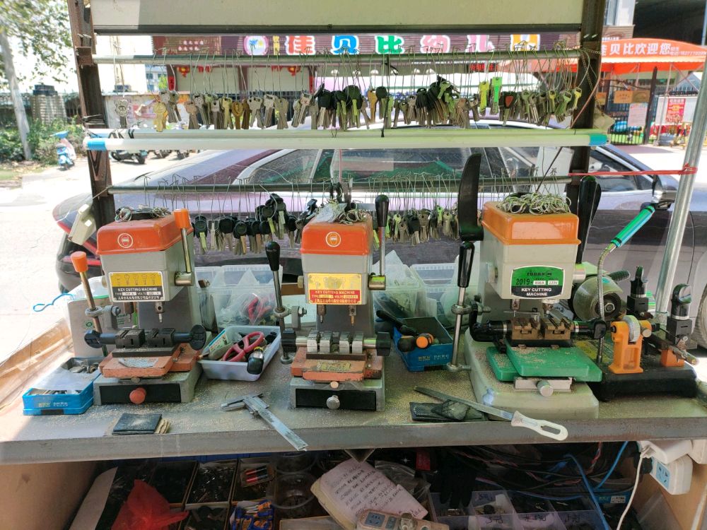 丰峰开锁换锁(家兴苑一区店)