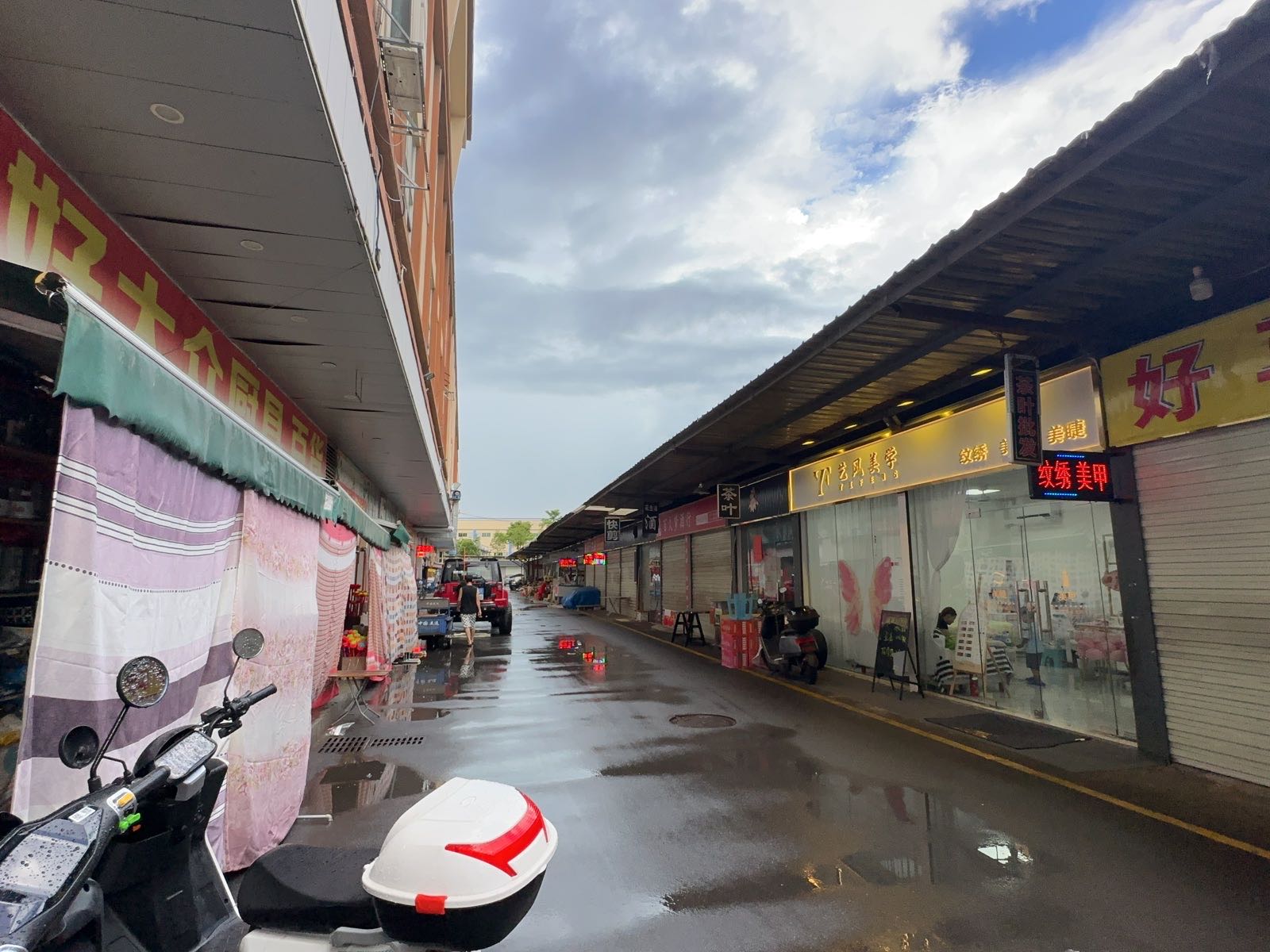 东莞市大岭山艺风美学美甲工作室(家家乐购物广场店)