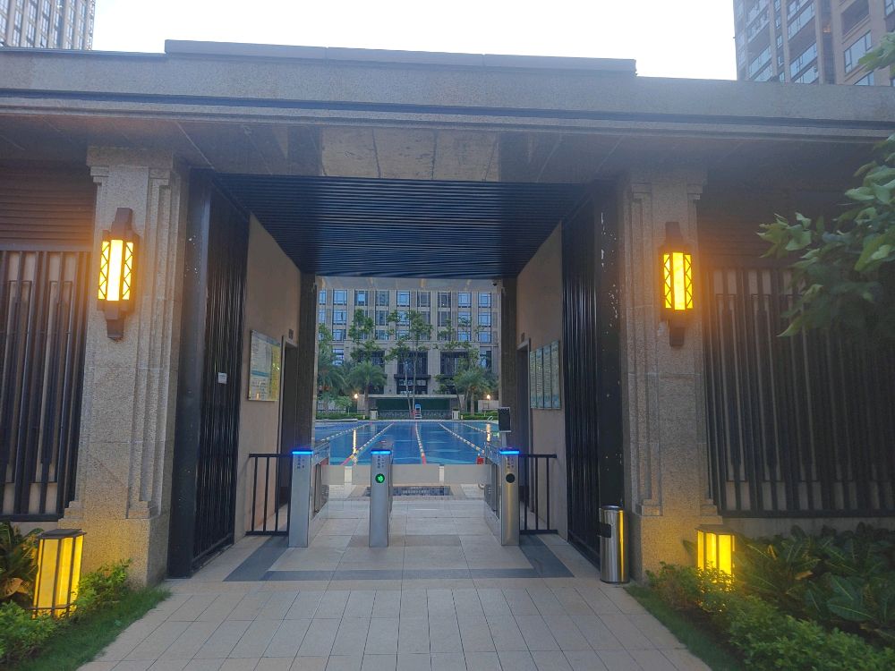 富力首府北区游泳池