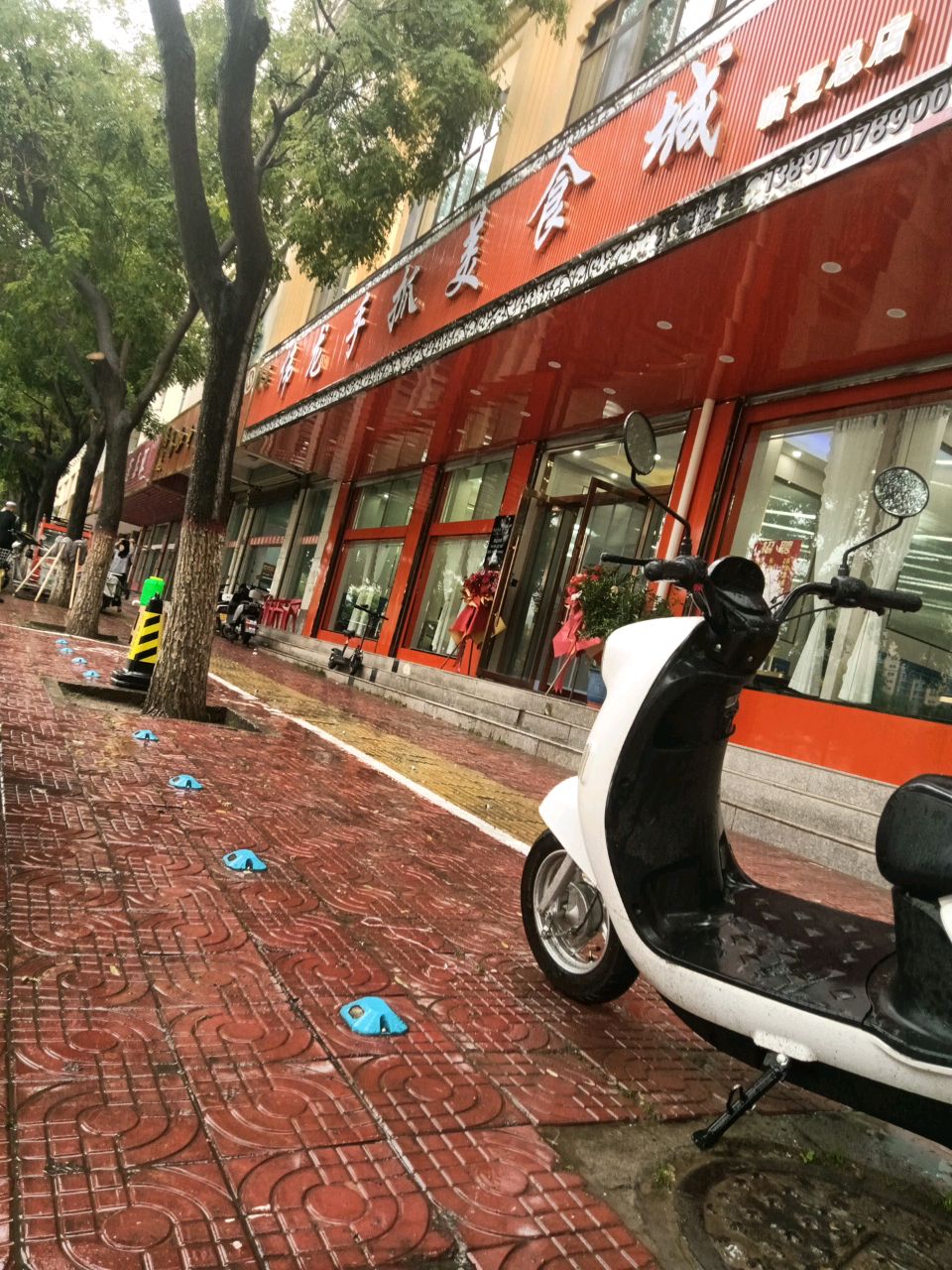 伟龙手抓美食城