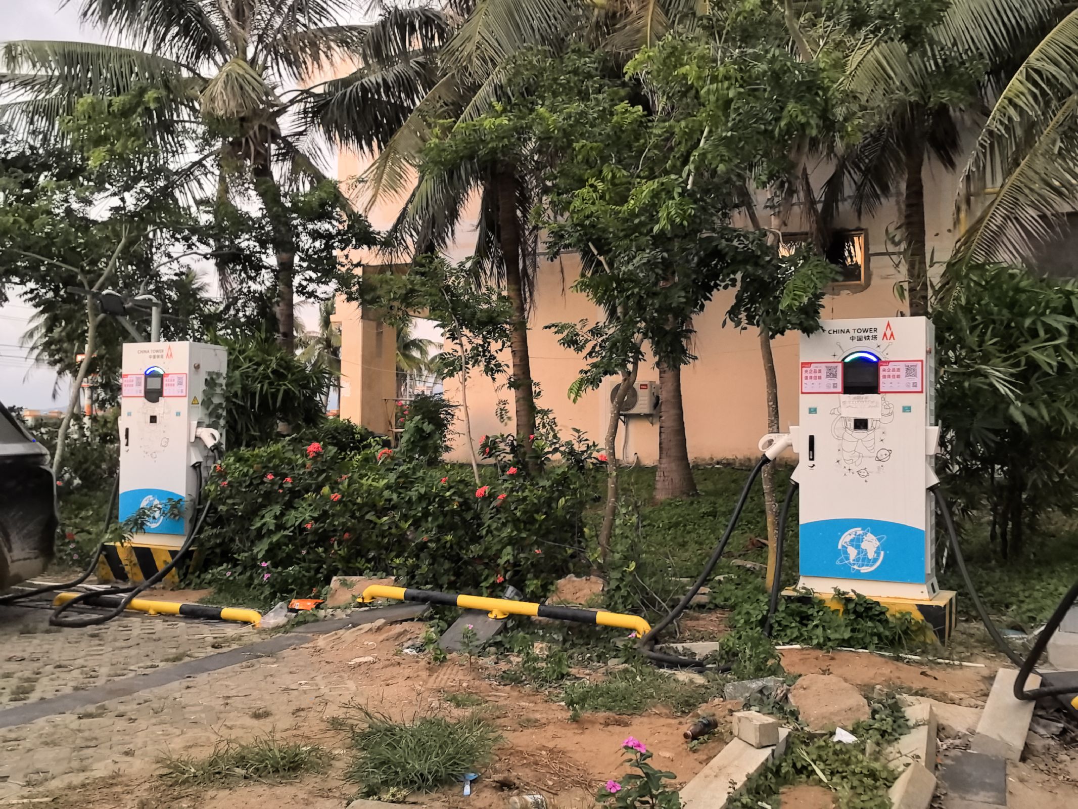 中国铁塔乐东龙沐湾商业街充电站