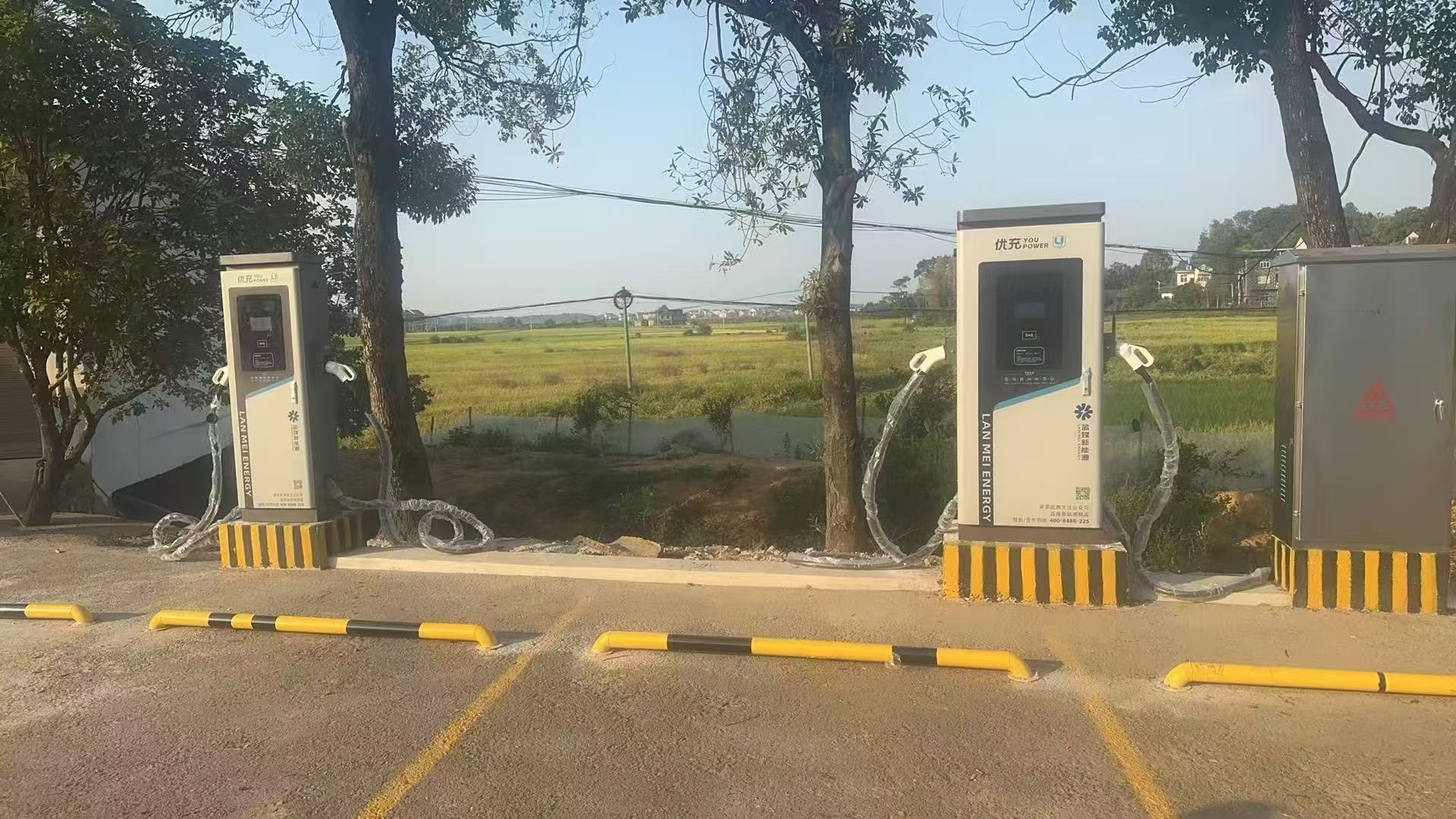 蓝媒优充江西省上饶市万年县充电站