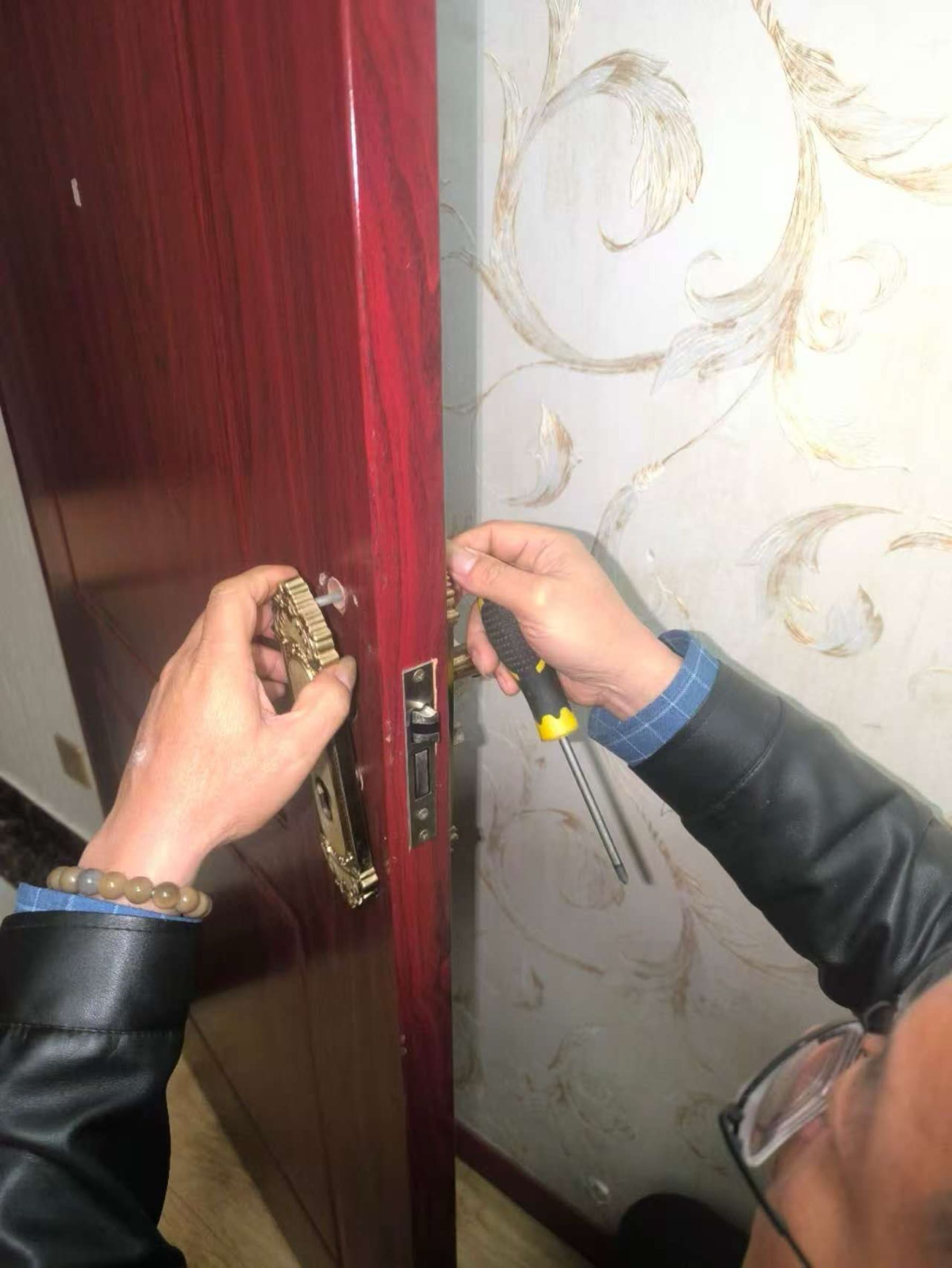 武汉市敦厚开锁换锁(不配钥匙)(江岸店)