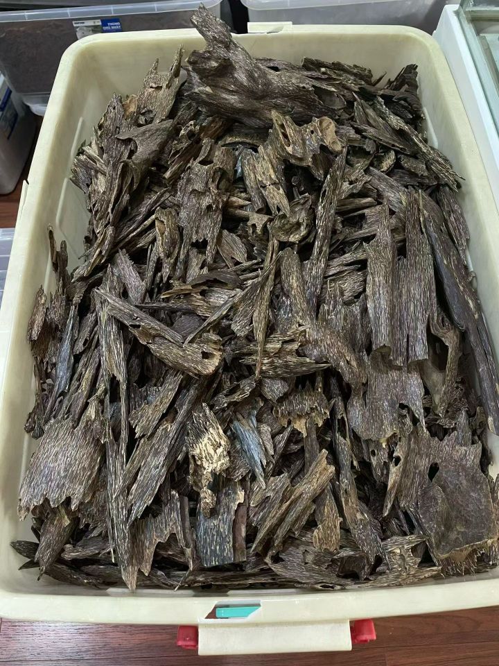 海南沉香黄花梨降真香檀香翡翠珍珠批发古玩城