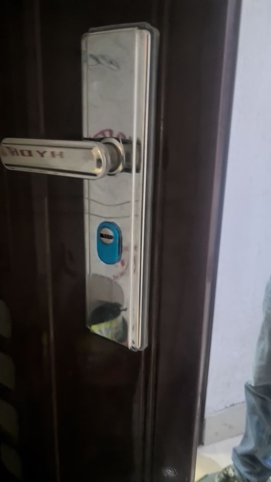 袁氏锁具上门开锁修锁换锁配钥匙