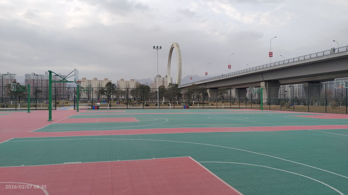 团结运动公园渭河大桥下篮球场