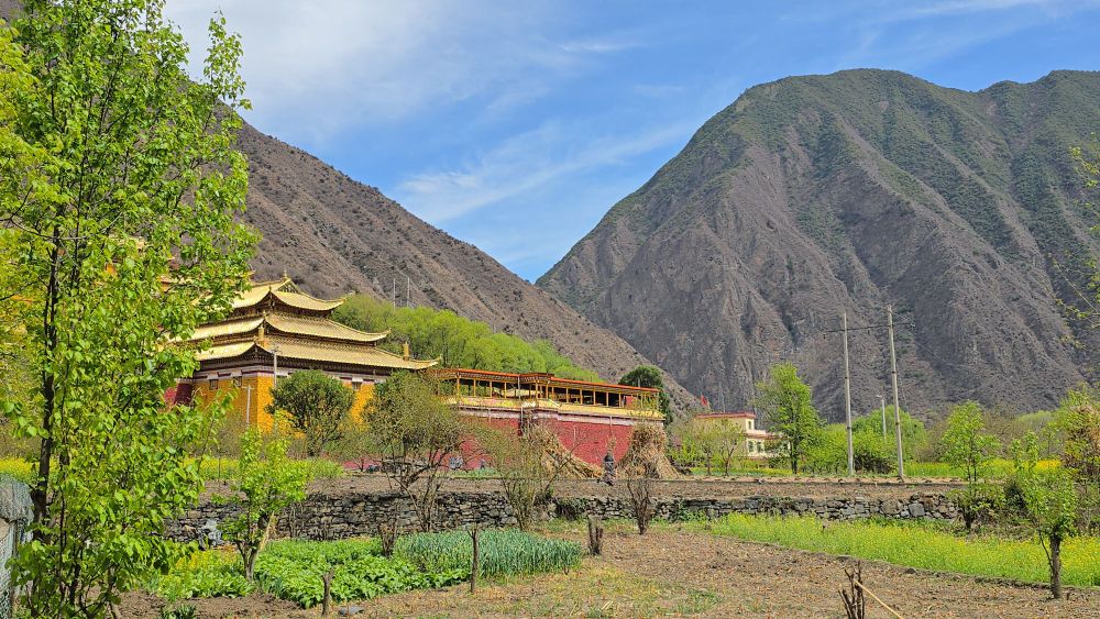 嘉绒雍仲拉顶广法寺