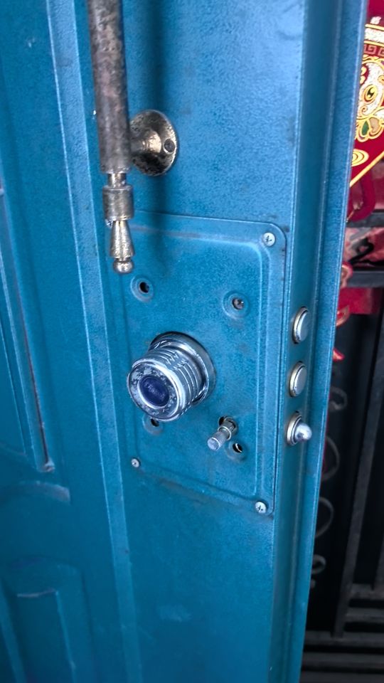袁氏锁具上门开锁修锁换锁配钥匙