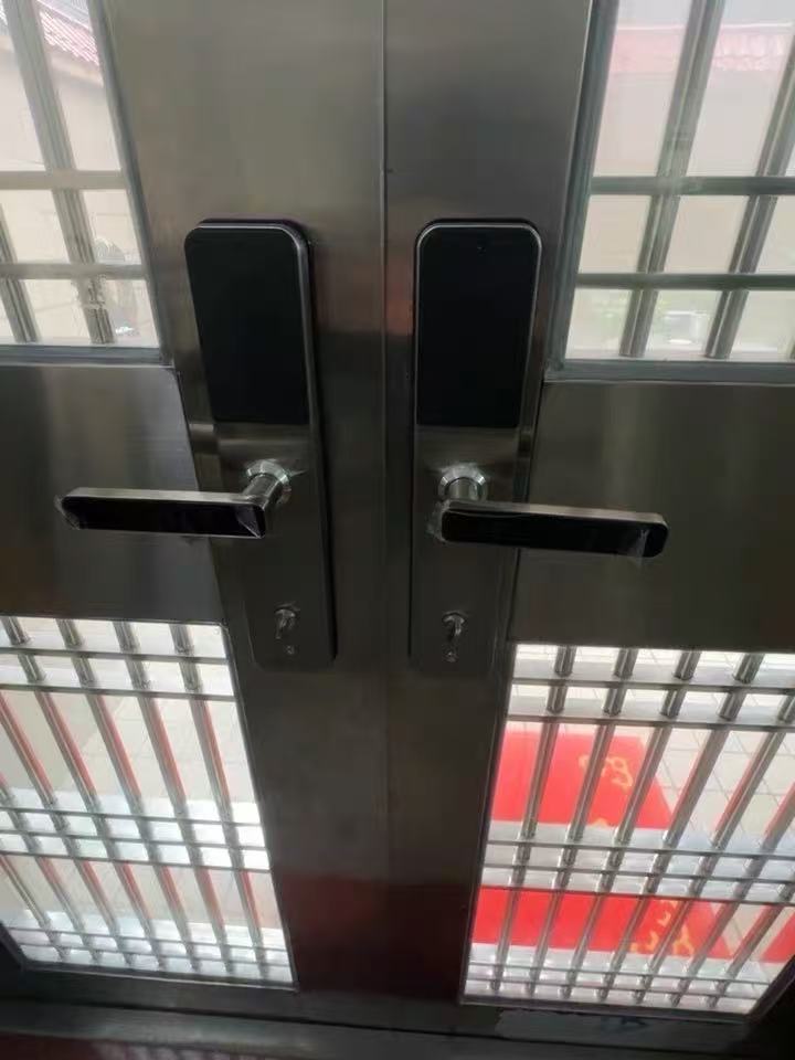 老锁匠开锁换锁