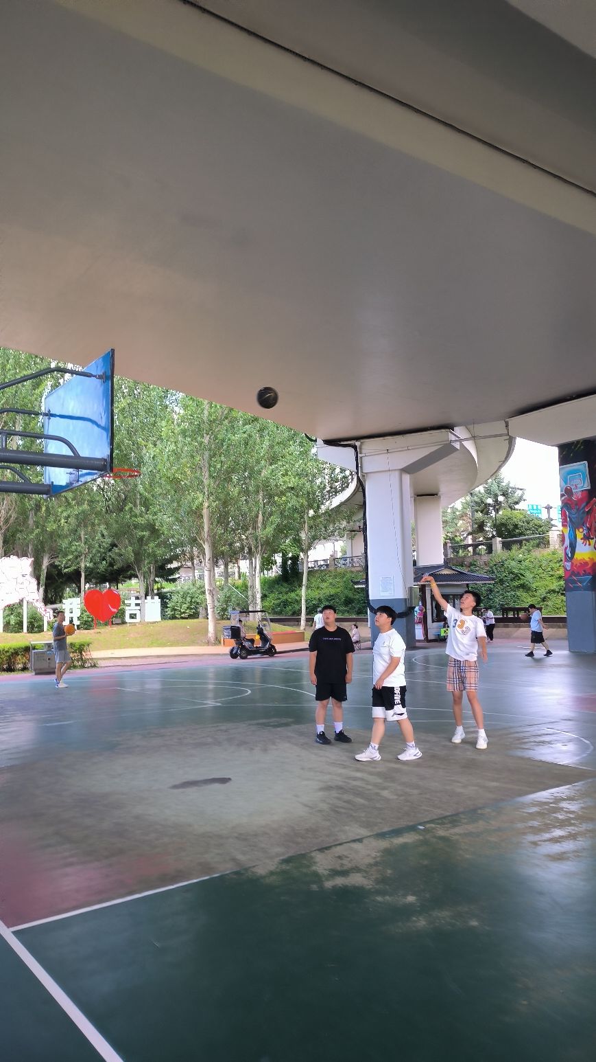 江湾大桥桥下篮球场