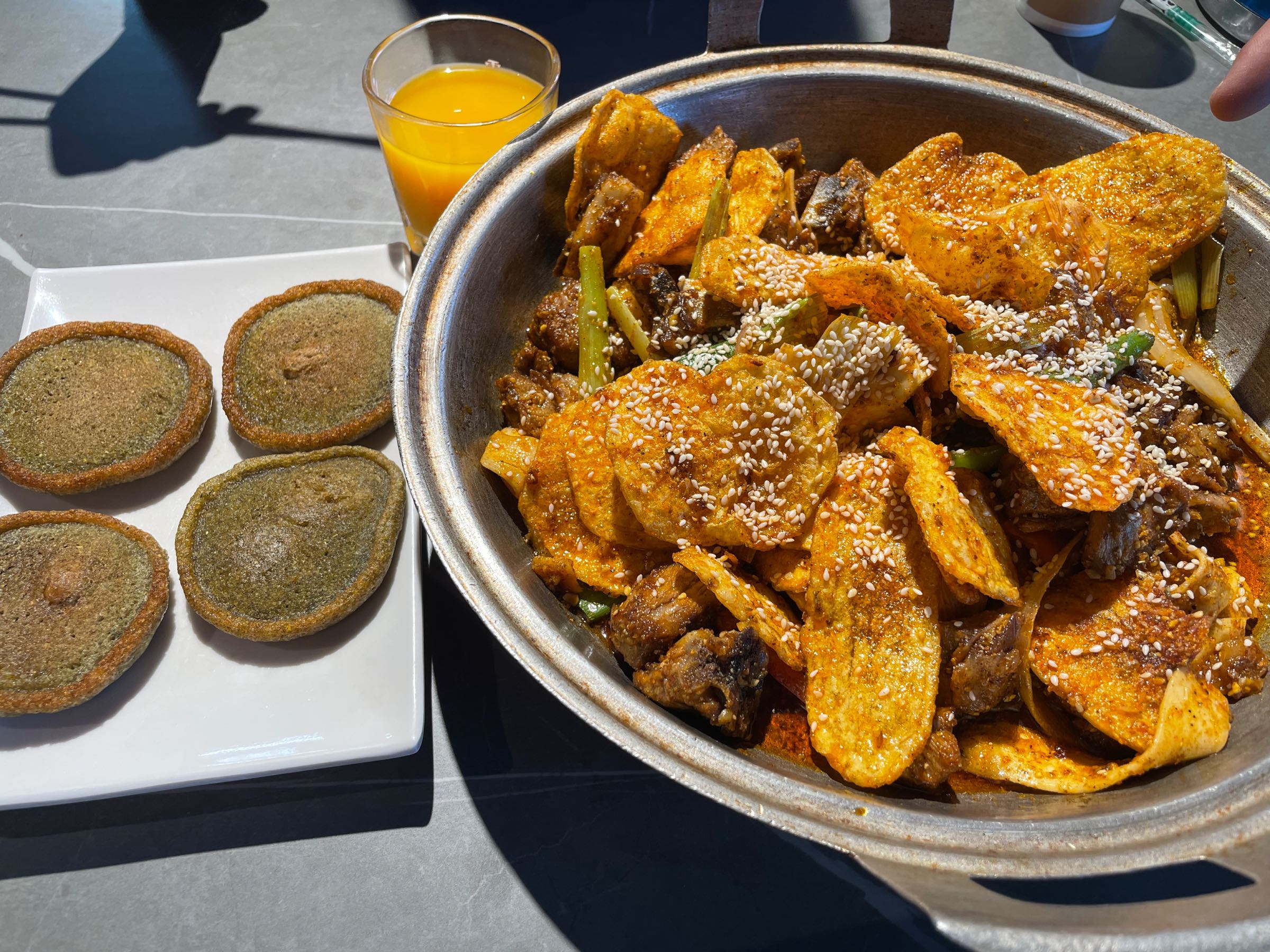 阿斯玛特色干锅炕锅美食城(融城国际店)