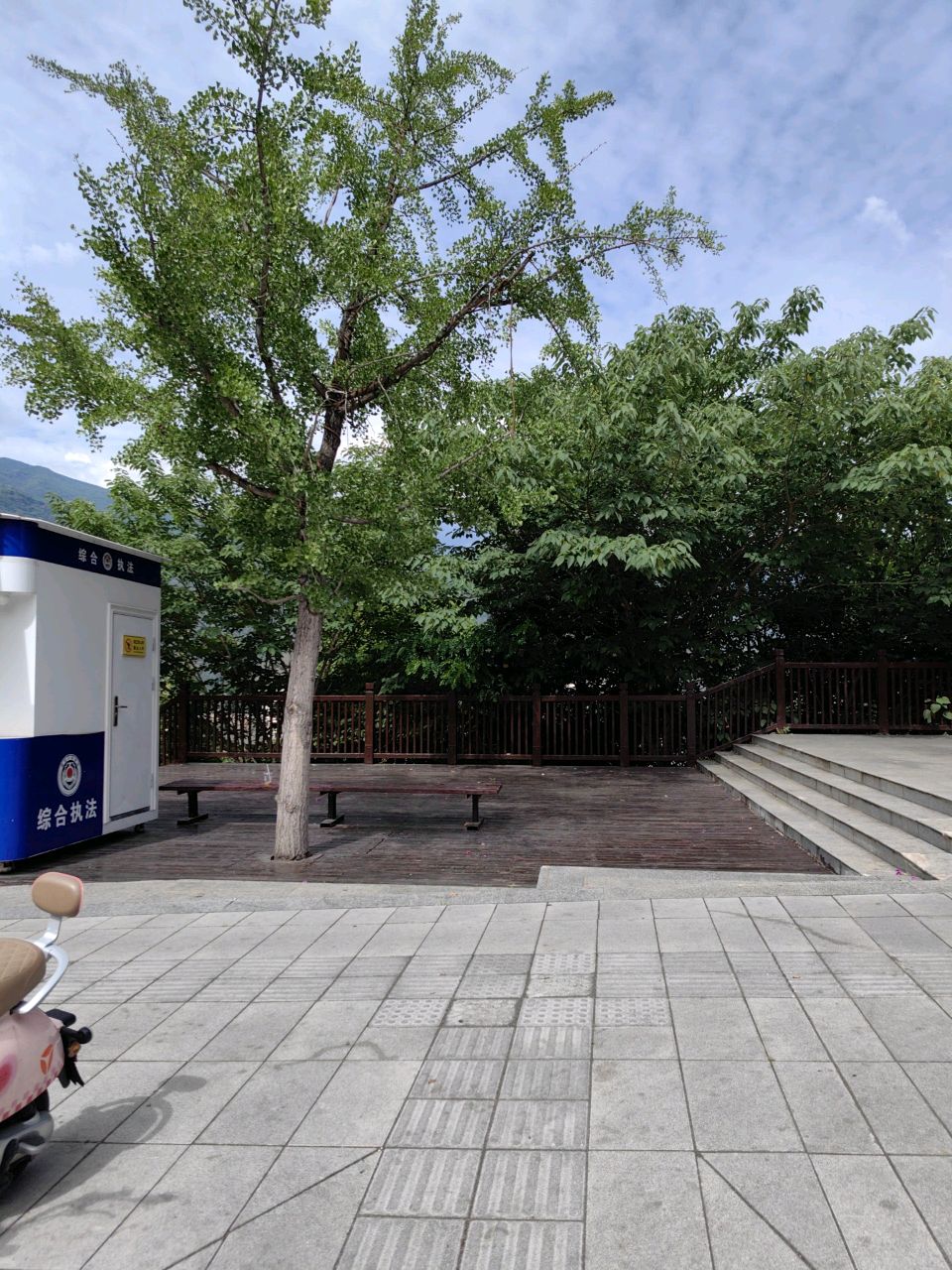 车站外侧公园