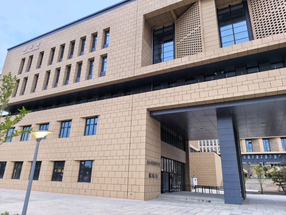 青海理工学院生态与环境科学学院(望远楼)