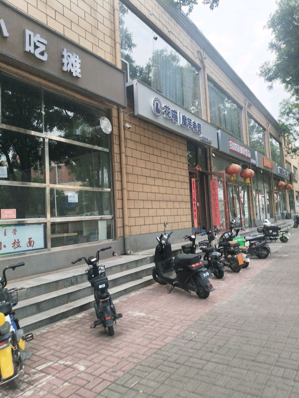 鲨哥小吃摊