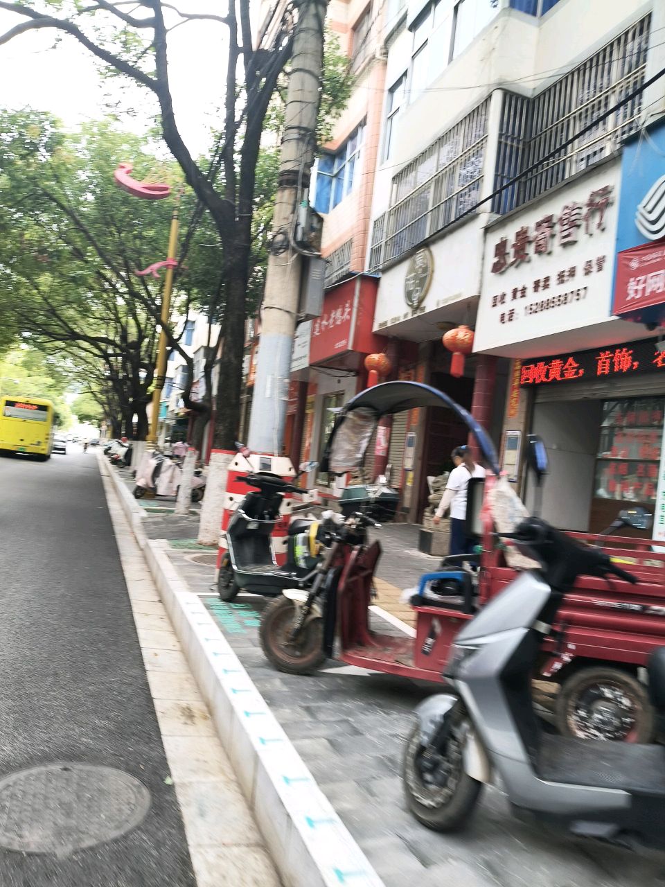 忠贵寄售行(高价回收黄金名烟名酒)