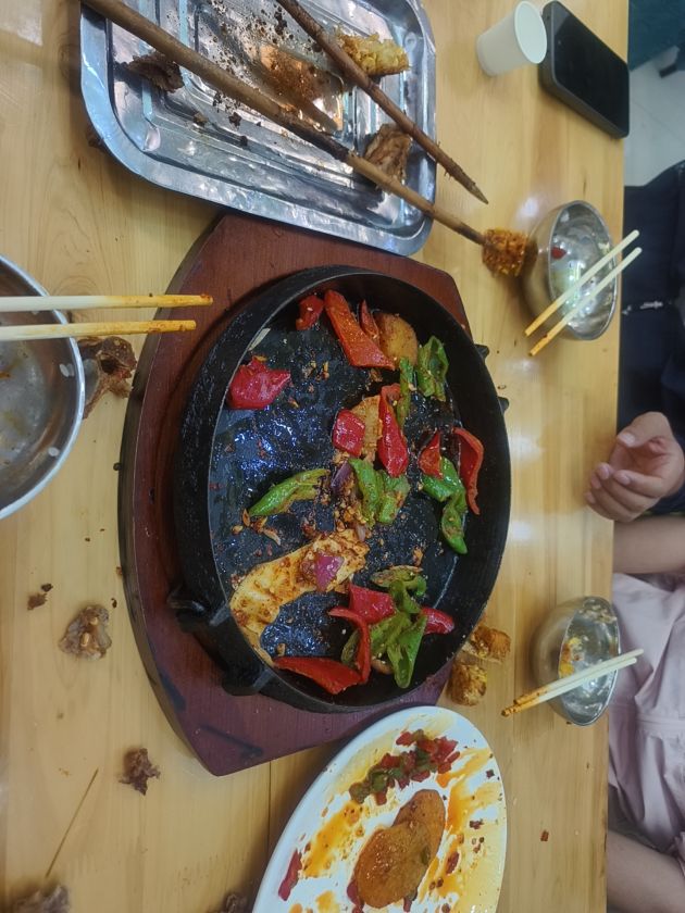 伊客源特色炕锅肉