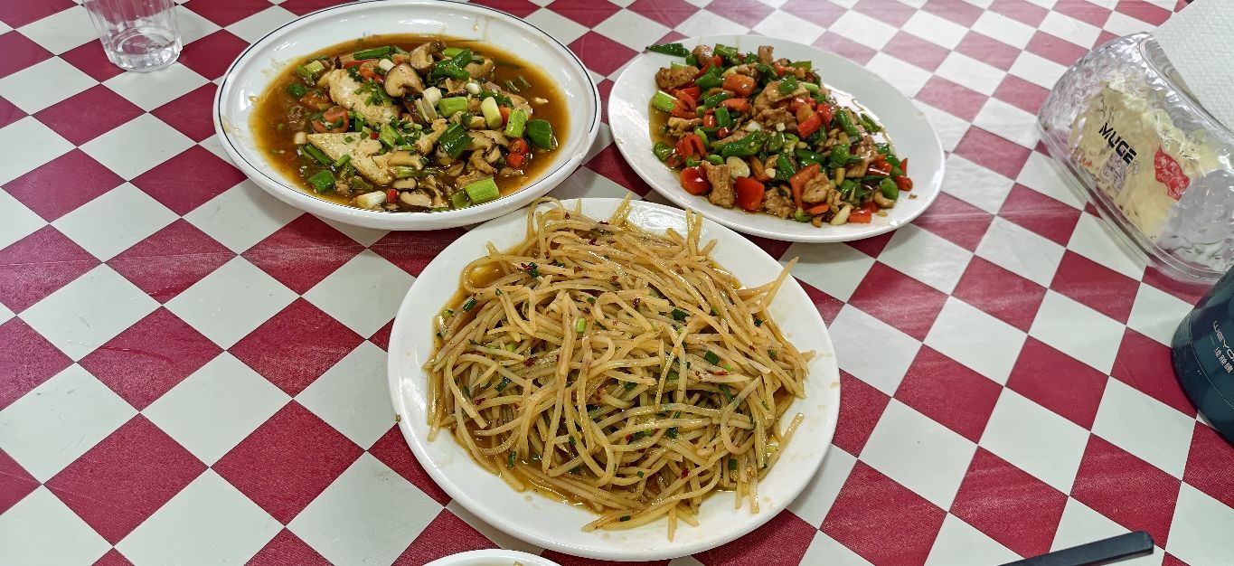 饶厨土菜馆(江西小炒上饶高铁站店)环境