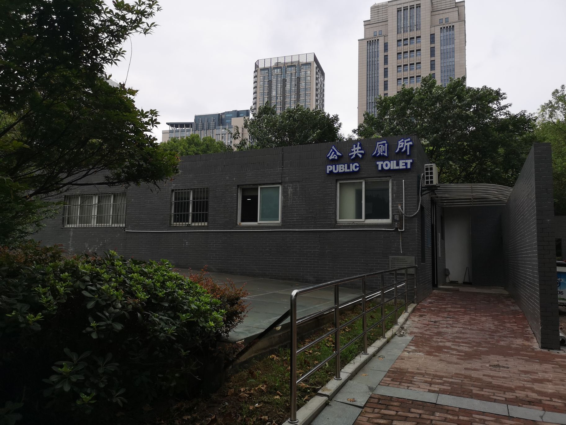 鼓楼区 >> 生活服务标签: 生活服务厕所 公共厕所 公共厕所共多少人