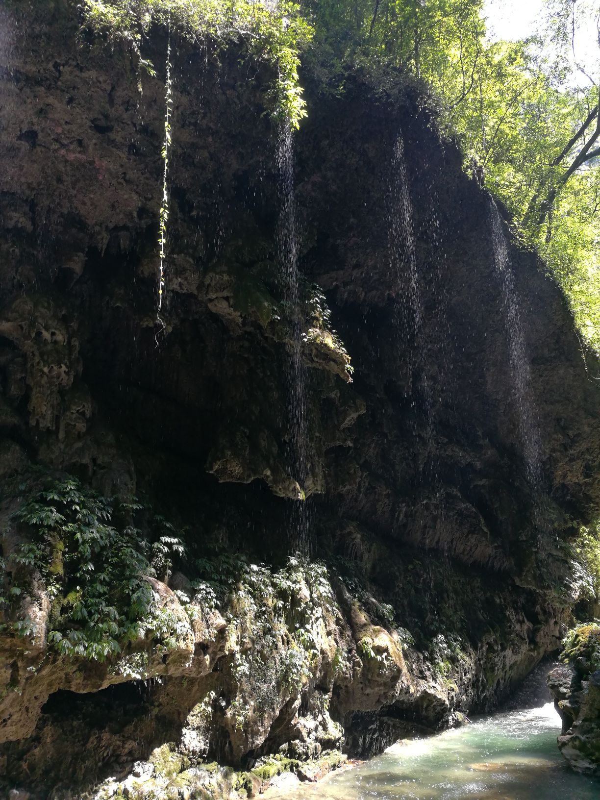 鹰爪岩