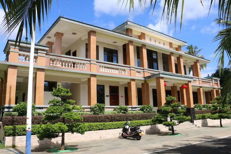 地址(位置,怎么去,怎么走):  海南省文昌市文城镇教育路46号文昌中学