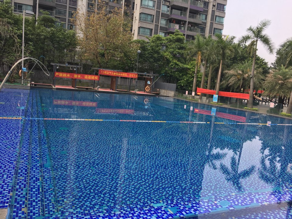 上城湾畔游泳池