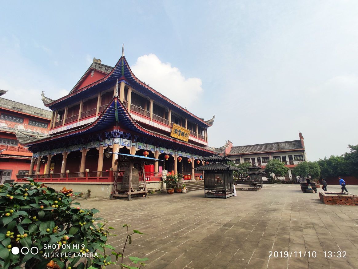 地址(位置,怎么去,怎么走):  重庆市渝北区龙山大道