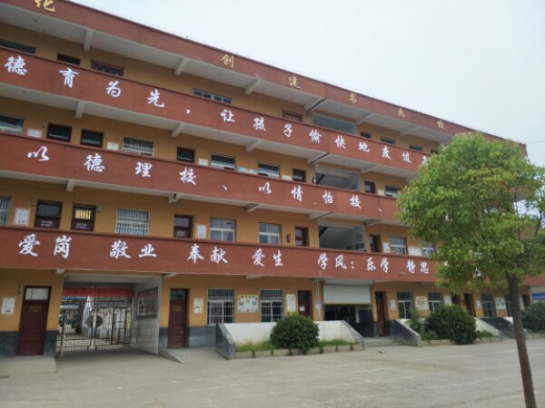 阜阳市颍东区杨楼孜镇中心小学(340省道南)