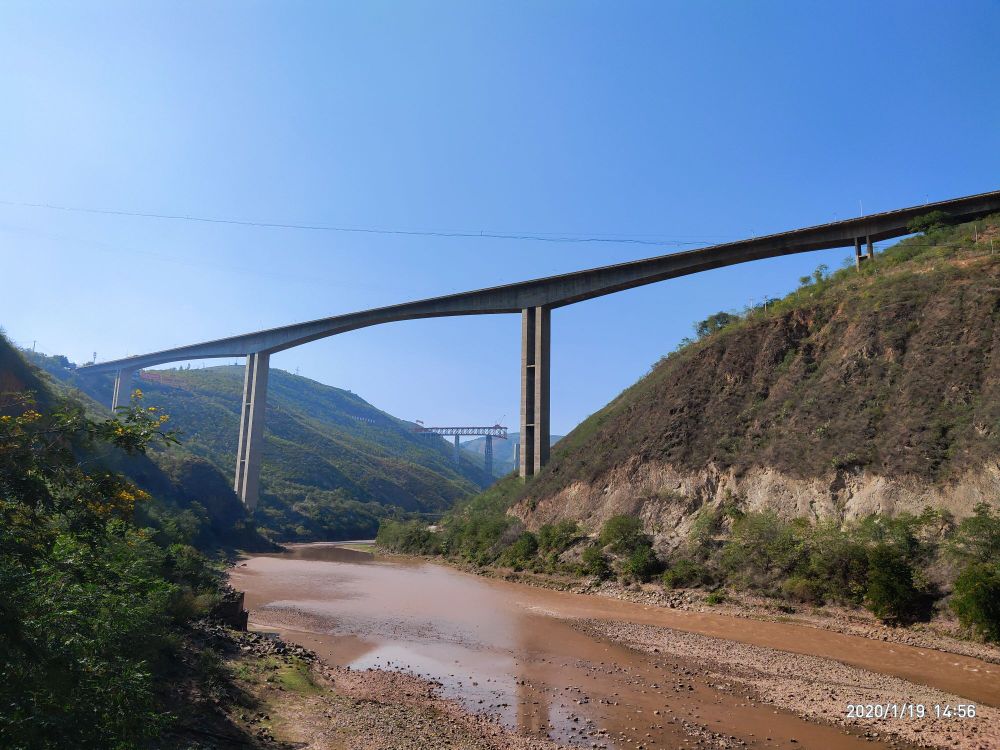 世界上一高桥旅游风景区