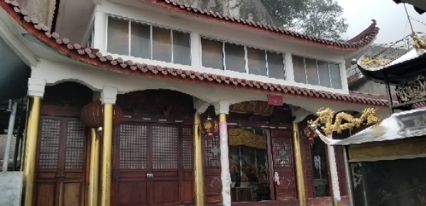 白岩殿