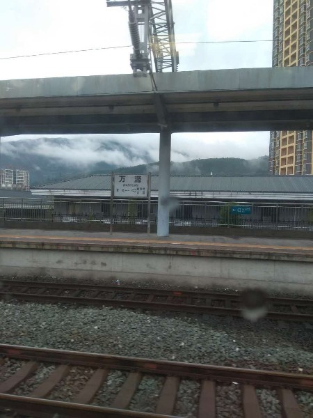 万源站