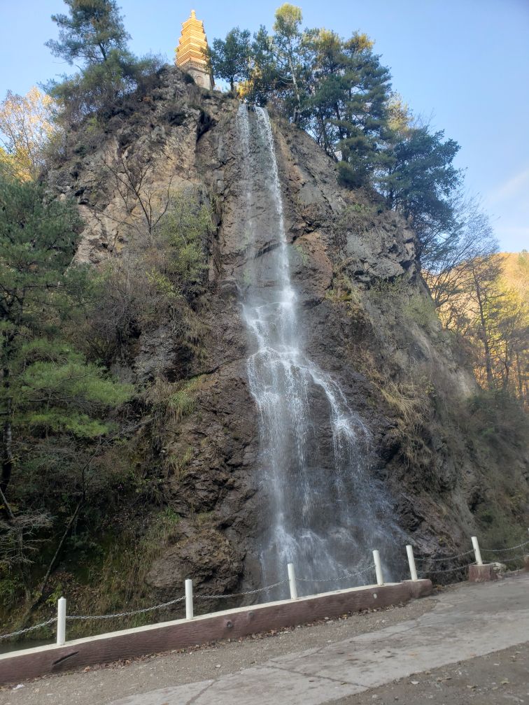 闫山瀑布