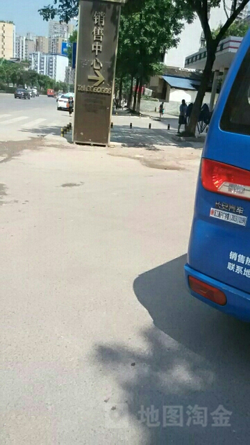 璞里酒店(达州市罗浮广场火车站店)地上停车场-出入口