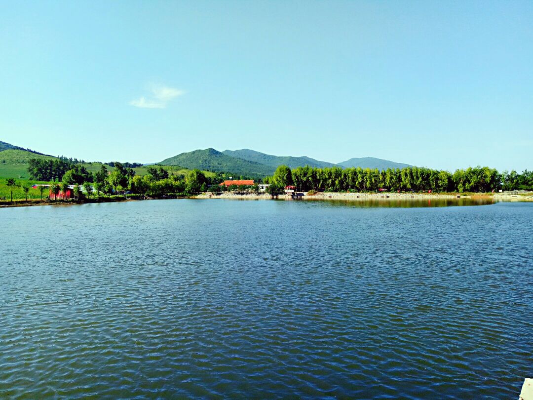 联合水库山庄烤全羊