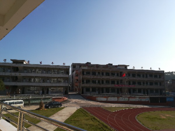 广宁县上林中学