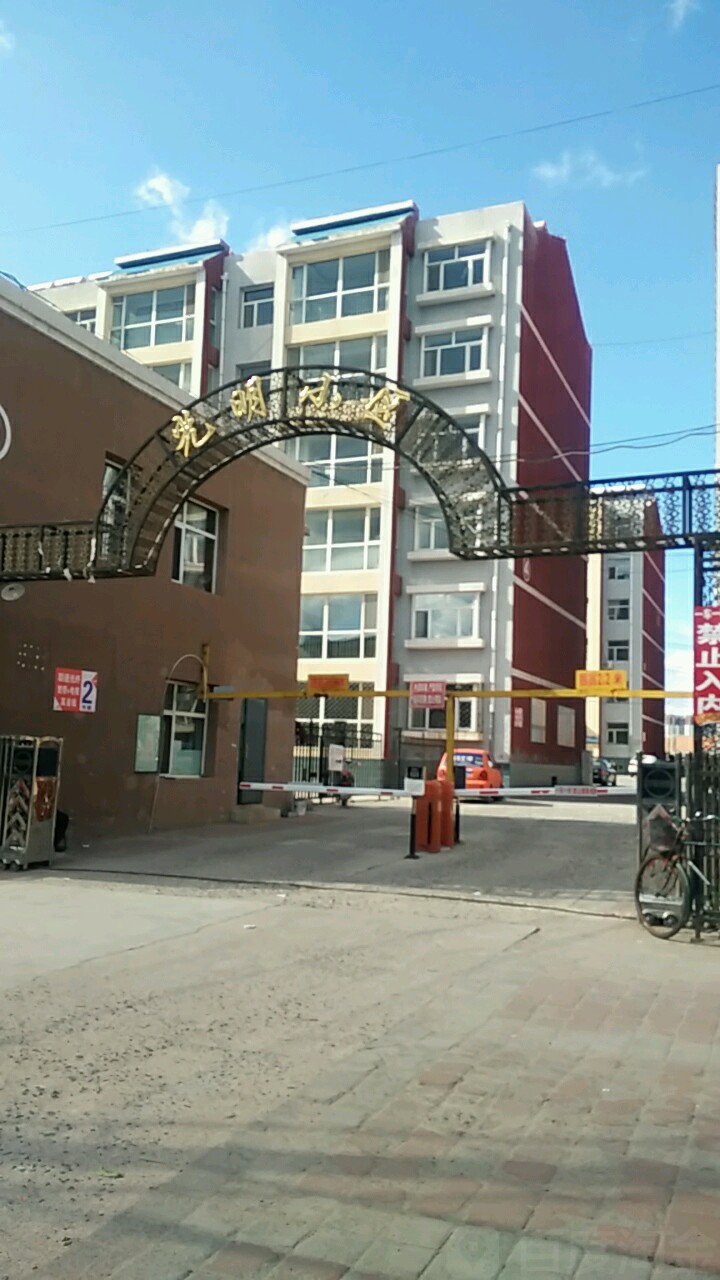 光明小区停车场-出入口
