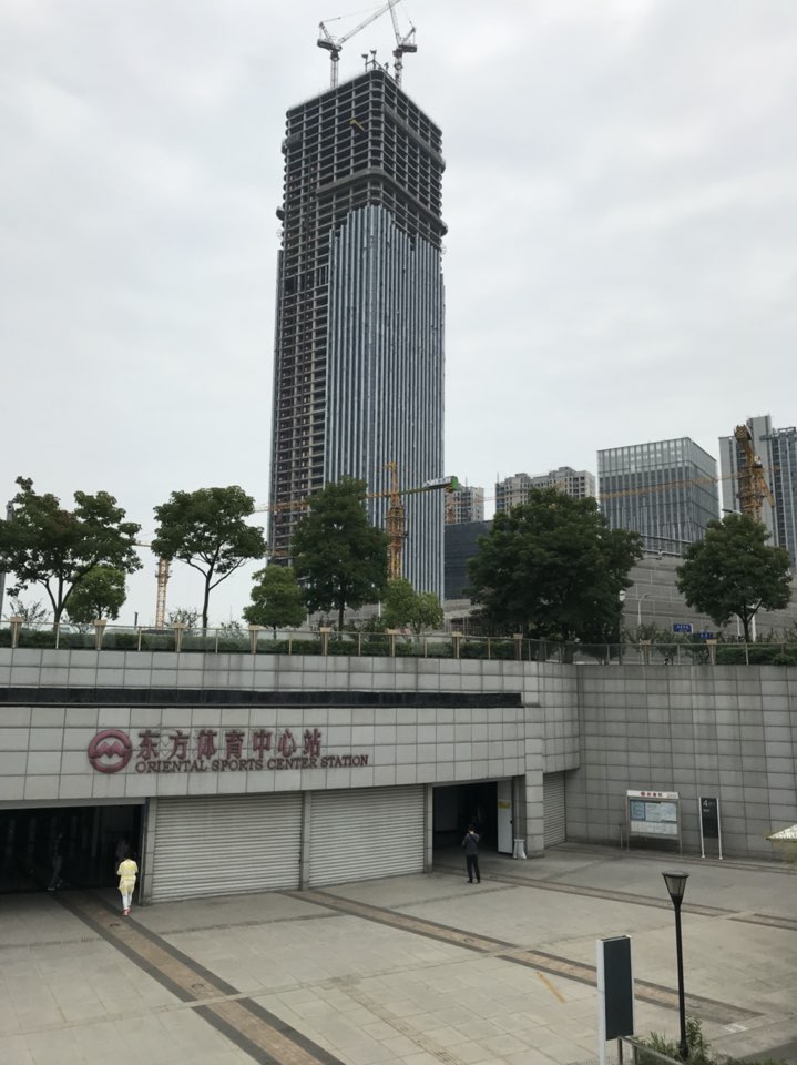 上海东方体育中心停车场