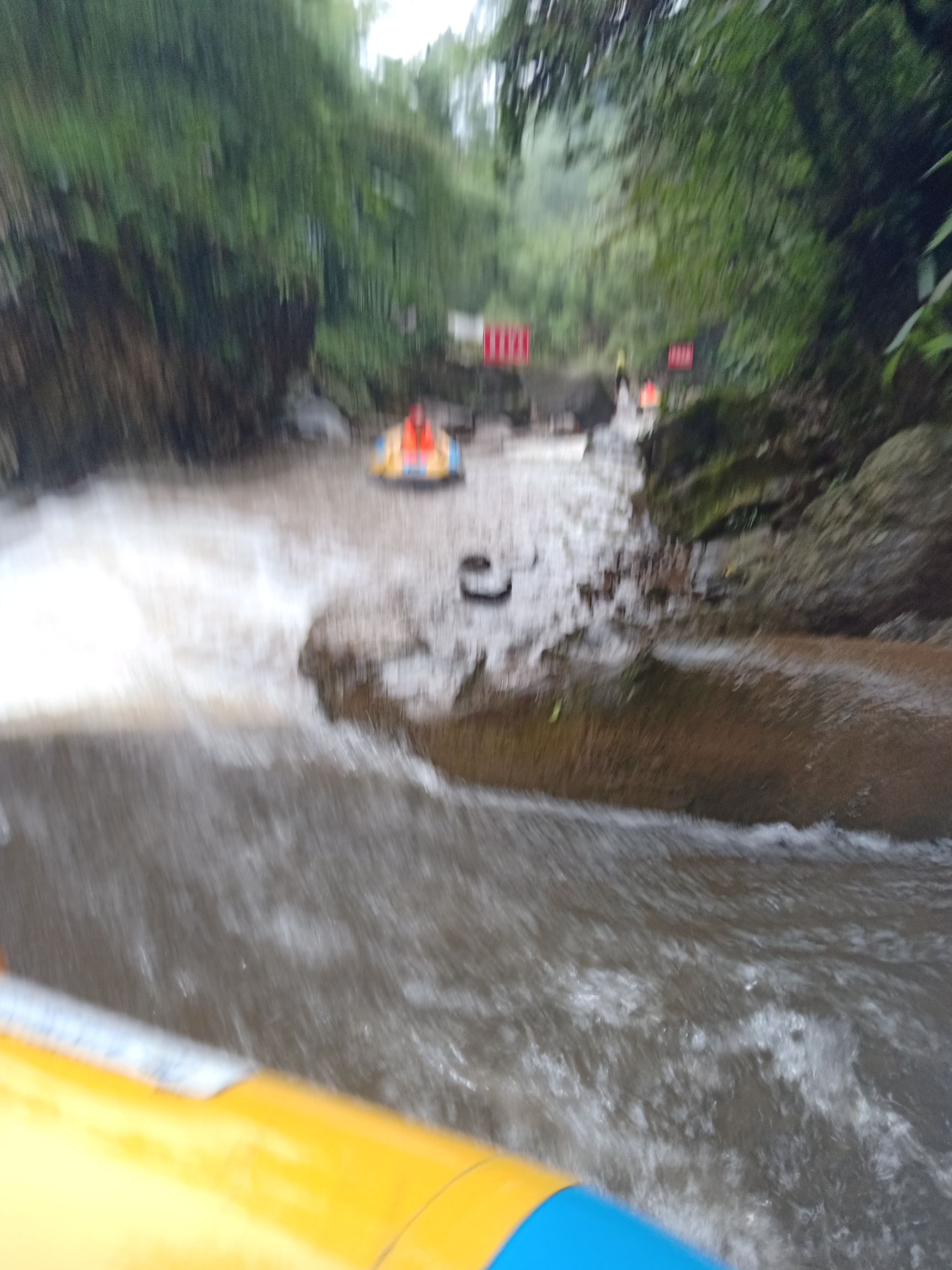 四川省成都市崇州市九龙沟风景名胜区红纸村