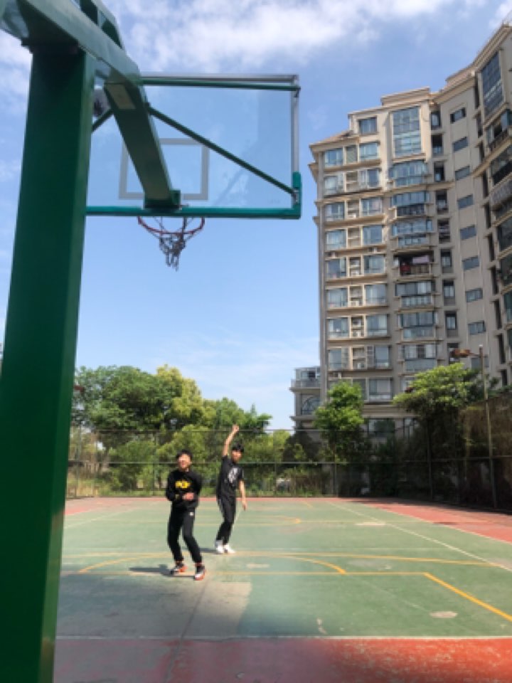 明发滨江新城篮球场