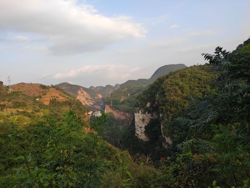 云南省文山壮族苗族自治州文山市小街镇白石岩村