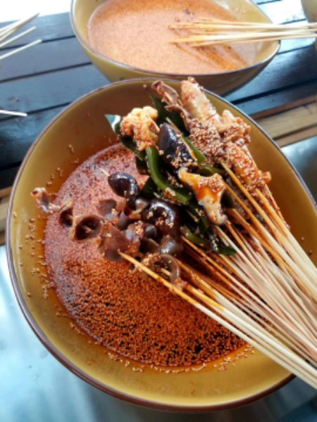 四川名小吃钵钵鸡